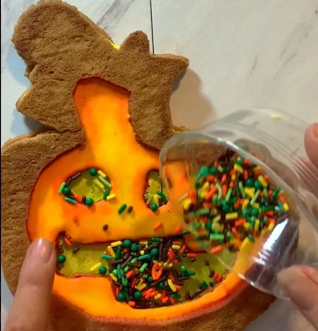 Halloween sprinkles are added to the bottom cookie chamber.