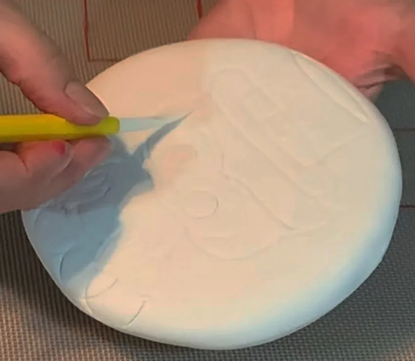 Sketching the owl design into the fondant.